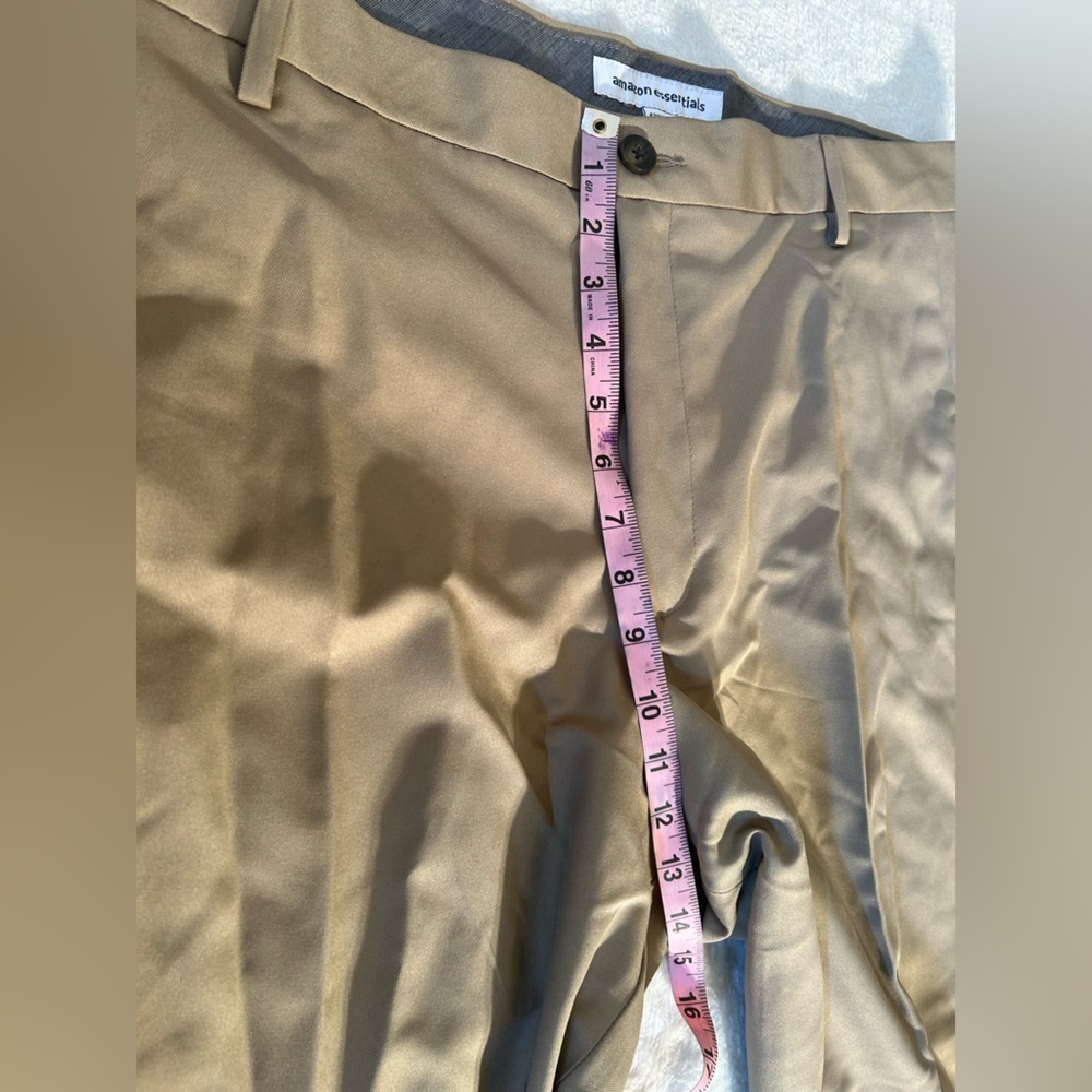 Men's Classic-Fit Wrinkle-Resistant Pleated Chino Pant size 42w x 29L - Picture 7 of 9